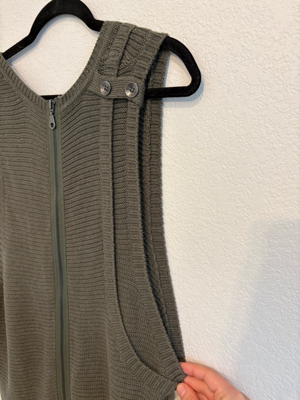 BCBGeneration Sweater Women’s Vest Medium Olive Green Button Front Knit - Picture 12 of 12